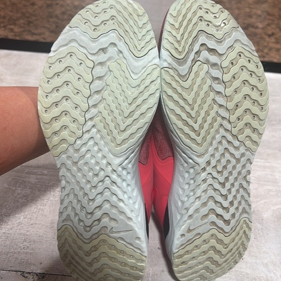 Red and gray Nike Odyssey size 7 - Picture 2 of 6
